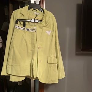 Light neon green short / jacket suit